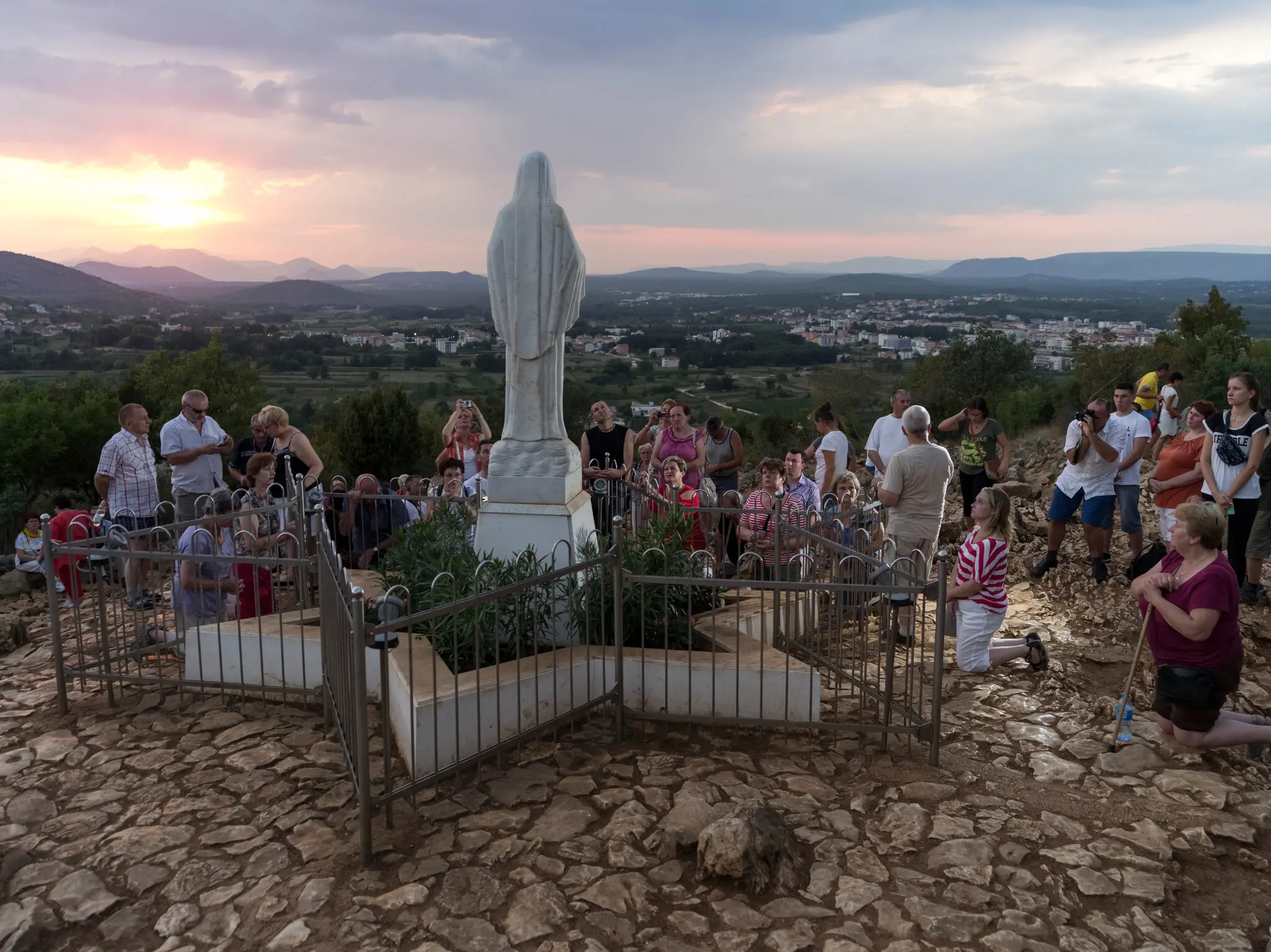 Кажуть, з'явилася Діва Марія. Ватикан нарешті зважує.